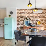 Vintage Parkside Whit Free Parking Near Center Апартаменты *