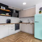 Апартаменты Vintage Parkside Whit Free Parking Near Center *