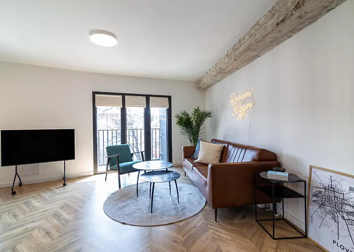 Vintage Parkside Whit Free Parking Near Center *