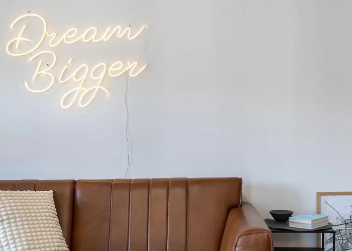 Vintage Parkside Whit Free Parking Near Center