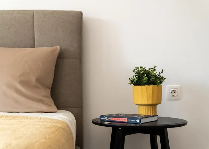 Vintage Parkside Whit Free Parking Near Center *