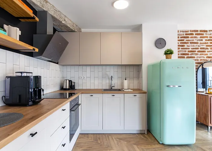 Vintage Parkside Whit Free Parking Near Center *